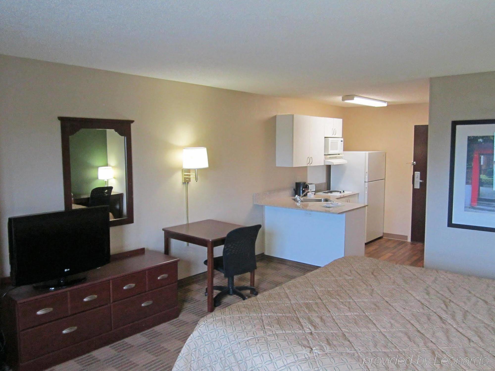 Extended America - Orange County - John Wayne Airport 2*